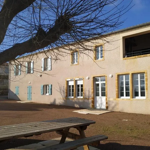 Chambres d'Hôtes La Courlande，位于Saint-Forgeux-Lespinasse的酒店