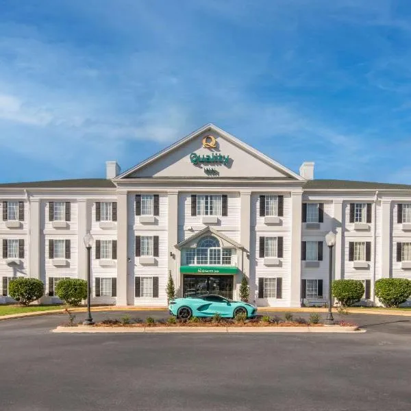 Quality Inn Crestview Near Eglin AFB，位于克雷斯特维尤的酒店