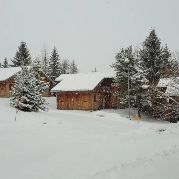 Chalet By Sophie Superdevoluy avec piscine，位于Superdevoluy的酒店