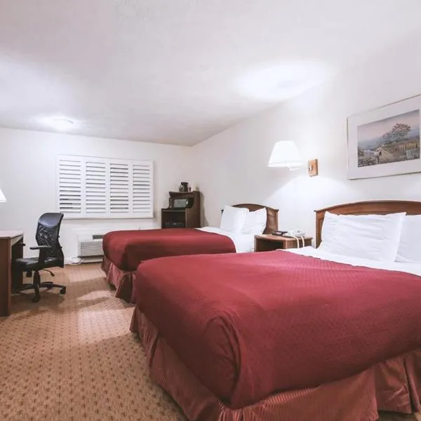 Sky-Palace Inn & Suites McCook，位于麦库克的酒店