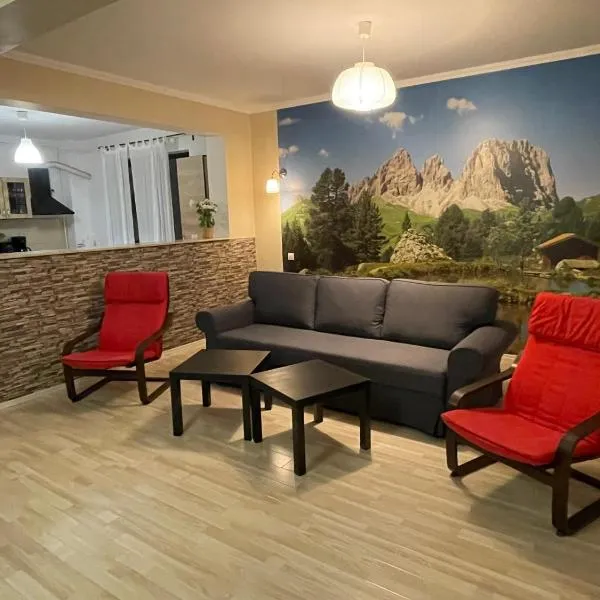 Apartament Holiday Busteni，位于阿祖加的酒店