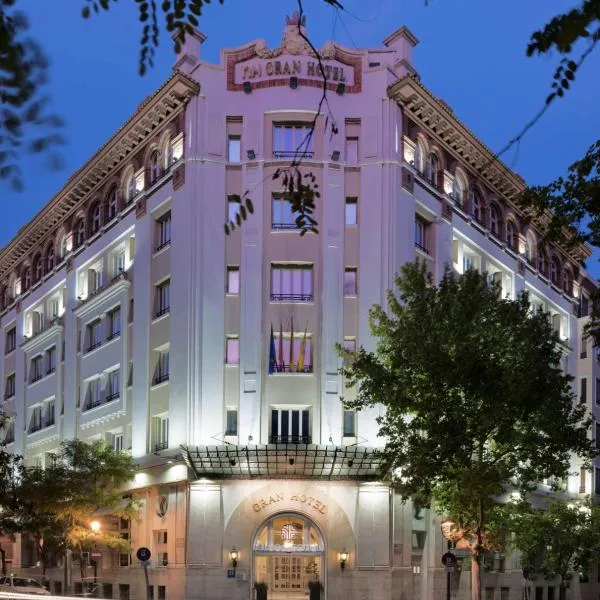萨拉戈萨格兰德NH酒店，位于萨拉戈萨的酒店