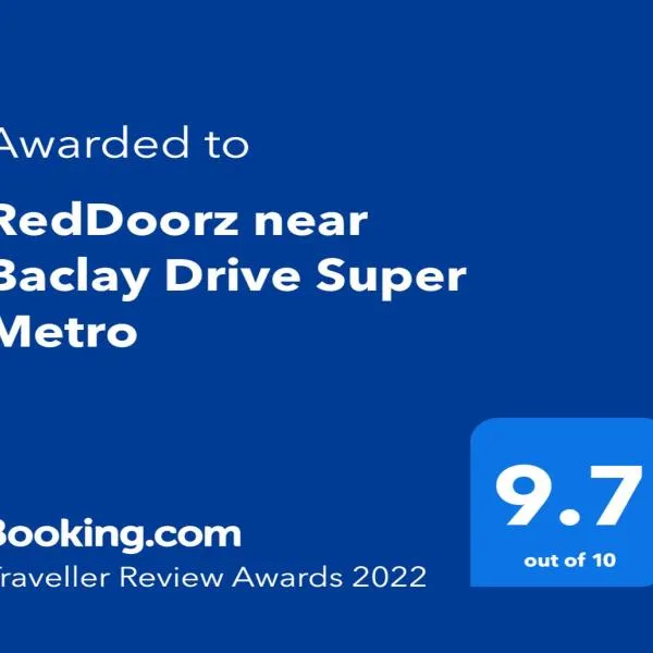 RedDoorz near Baclay Drive Super Metro，位于Minglanilla的酒店