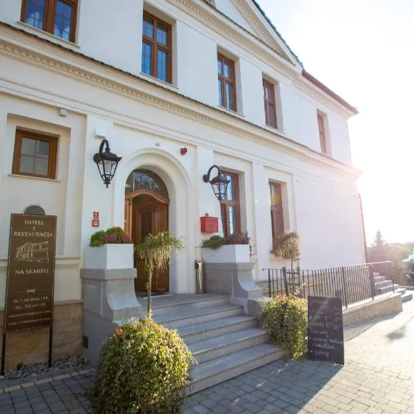 Hotel i Restauracja na Skarpie，位于希隆斯克地区宗布科维采的酒店