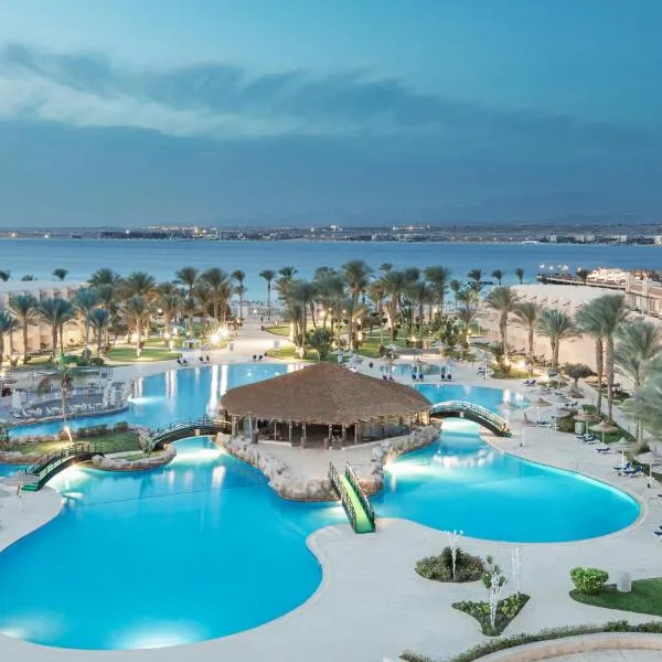 Pyramisa Beach Resort Sahl Hasheesh，位于Sahl Hasheesh的酒店