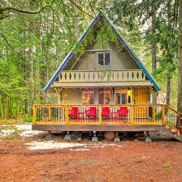 Cozy A-Frame with Hot Tub, Fire Pit, and Fireplace!，位于帕克伍德的酒店