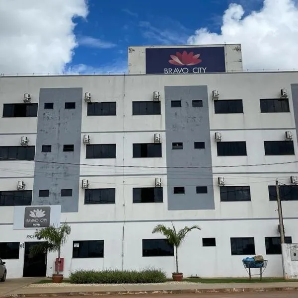 BRAVO CITY HOTEL CAMPO VERDE，位于Campo Verde的酒店