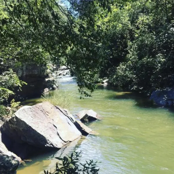 Chalé na Chapada, com acesso ao Rio São Miguel，位于São Luís do Tocantins的酒店