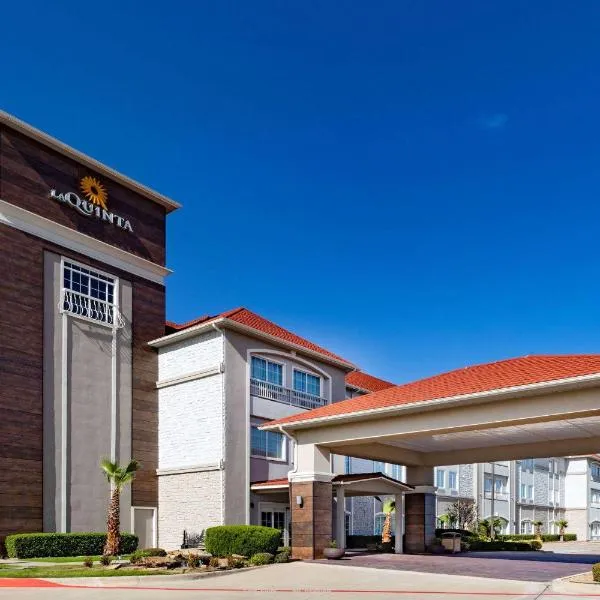 加兰港口拉金塔旅馆及套房酒店，位于加兰的酒店