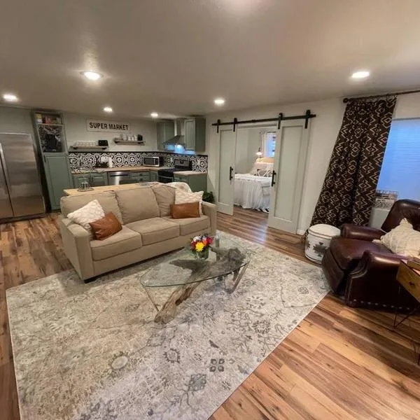 Utah Valley Retreat - Luxurious Self check-in Apt, UVU BYU, EV Charge，位于奥勒姆的酒店