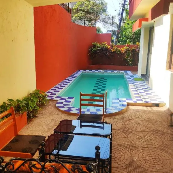 Hilltop 4 BHK Villa with Private Swimming Pool near Candolim，位于果阿旧城的酒店