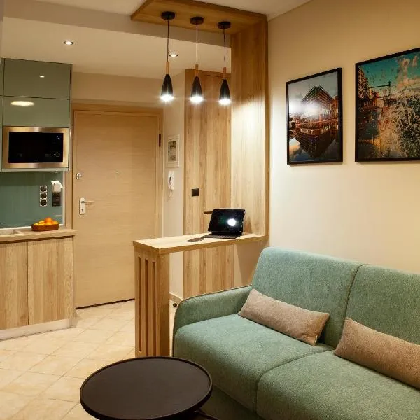 Designer apartments close to the center + free parking，位于塞萨洛尼基的酒店