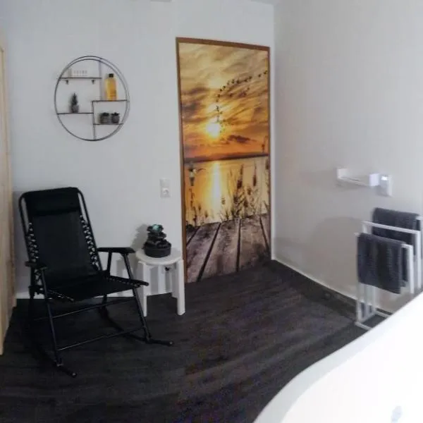 Ferienwohnung Christine mit Sauna und Whirlpool，位于Utzerath的酒店