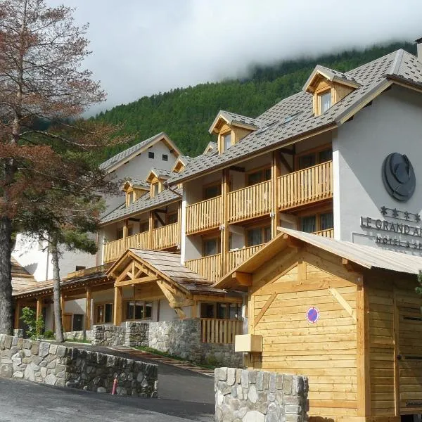 Le Grand Aigle, Friendly Hotel & Spa，位于拉萨尔莱阿尔佩的酒店