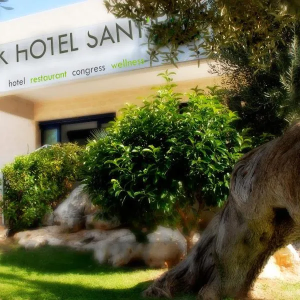 桑特利亚公园酒店，位于佩兹迪格雷科的酒店
