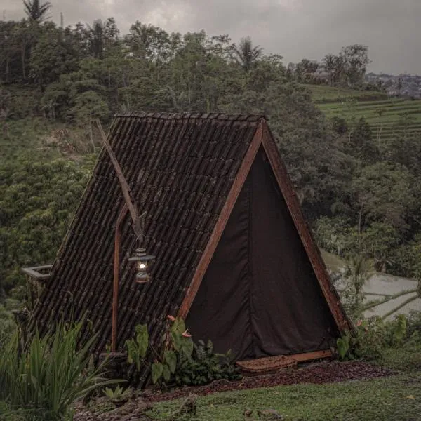 KAMPUNG KOPI CAMP，位于Pujungan的酒店