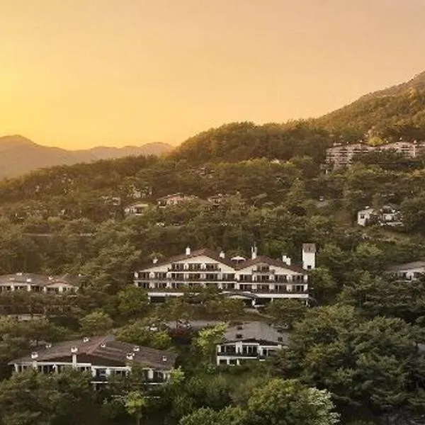 Club ES Jecheon Resort，位于Unhak-tong的酒店