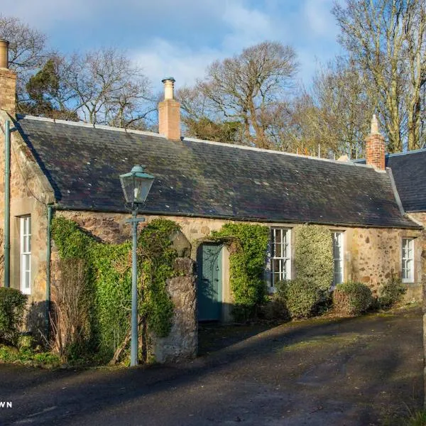 Stunning Stables Cottage in East Lothian Country Estate，位于北贝里克的酒店