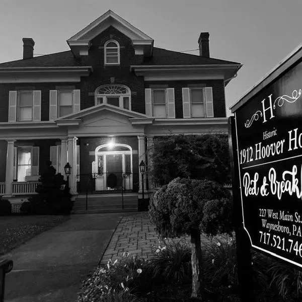 Historic 1912 Hoover House Bed and Breakfast，位于Rouzerville的酒店