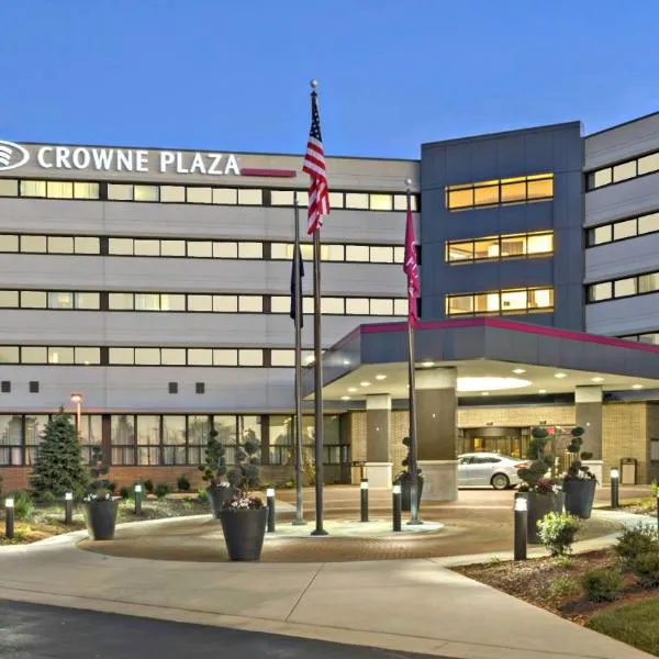 Crowne Plaza Lansing, an IHG Hotel，位于Charlotte的酒店