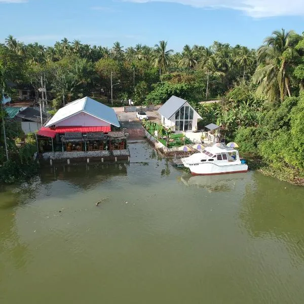 Boat house marina restaraunt and homestay，位于Ban Bang Yai的酒店
