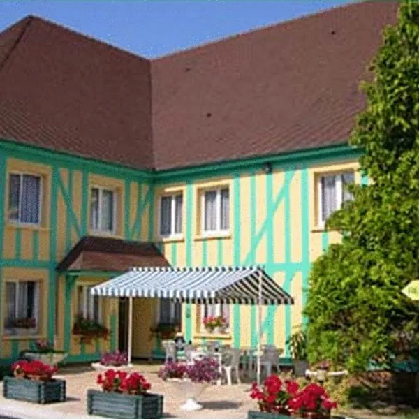 Logis Hôtel Le Pan De Bois，位于Saint-Phal的酒店