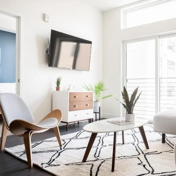 Skyline Blue Modern Loft - Zuni Lofts，位于丹佛的酒店