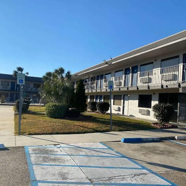 Motel 6 Gulfport, MS Airport，位于长滩的酒店