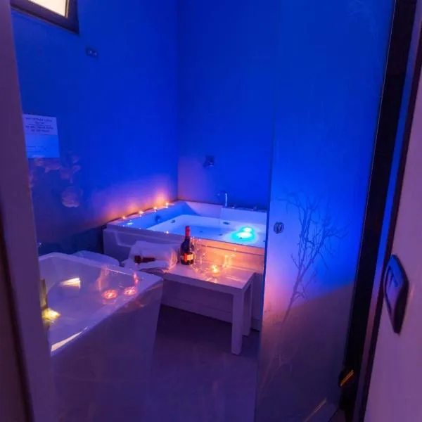 ETNEA 208 LUXURY JACUZZI SUITE Catania，位于卡塔尼亚的酒店
