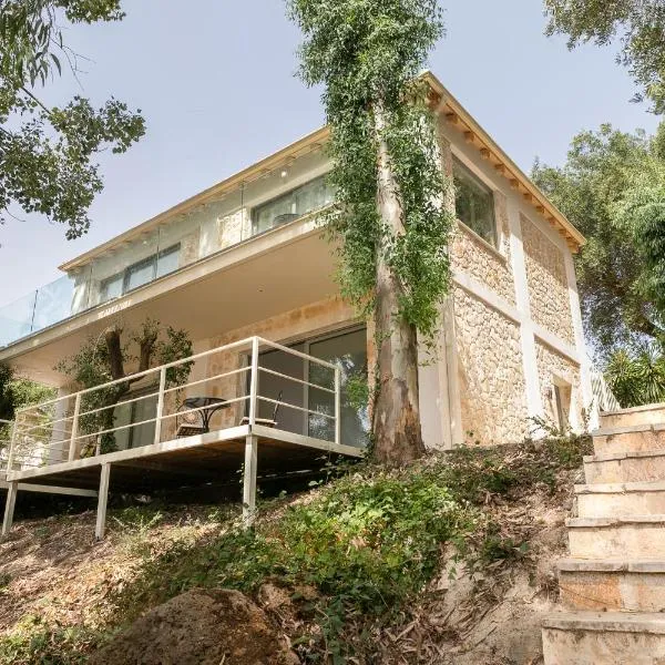 Marina Vista Luxury Studio suites Beach front，位于科孚镇的酒店