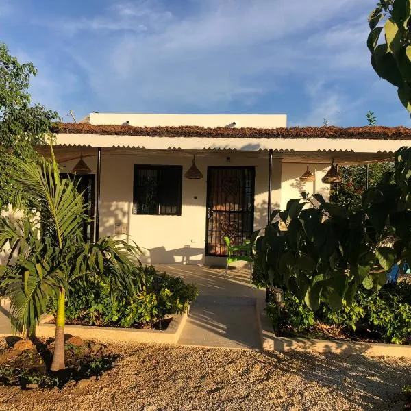 La Maison Aziz - La Somone - Sénégal，位于索蒙的酒店