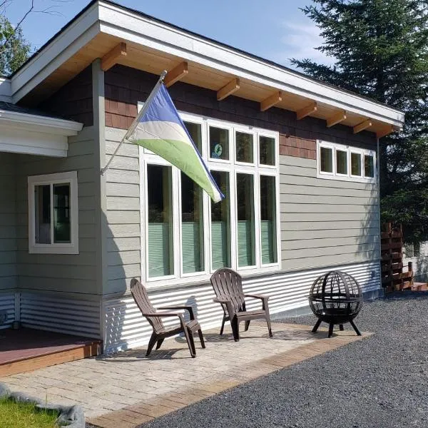 Entire Tiny Home close to cruise ship terminal Alaska Railroad and downtown Seward，位于西沃德的酒店