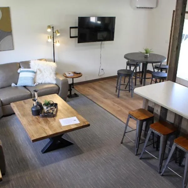 Cabin 6 at Horse Creek Resort，位于拉皮德城的酒店