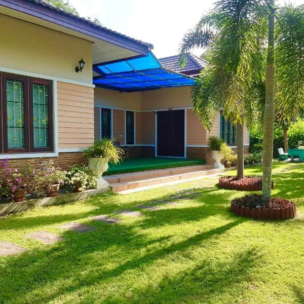 Malinee Villa Phuket，位于苏林海滩的酒店