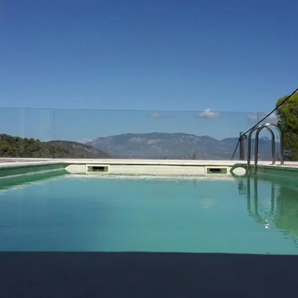 Luxurius villa with sea view，位于科林斯的酒店