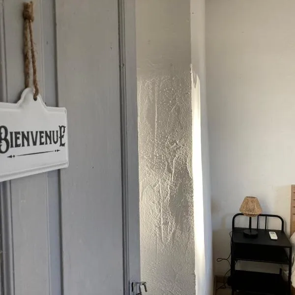 chambre privée dans maison drômoise - viarhona - autoroute - jacuzzi à réserver en supplément，位于杜罗纳堡的酒店