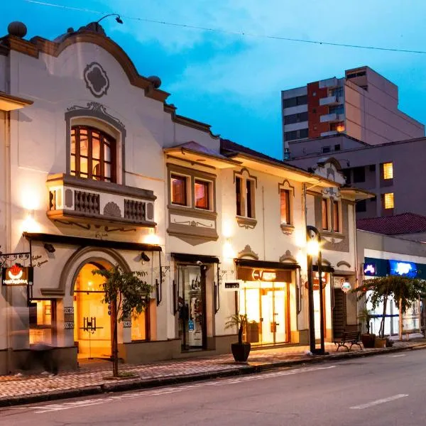Hotel Gambrinus，位于São Miguel的酒店