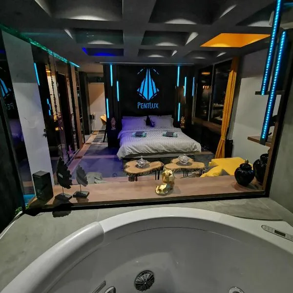 PentLux - SPA Penthouse in the heart of Skopje，位于斯科普里的酒店