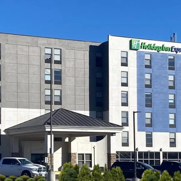 Holiday Inn Express & Suites Central Omaha, an IHG Hotel，位于贝尔维尤的酒店