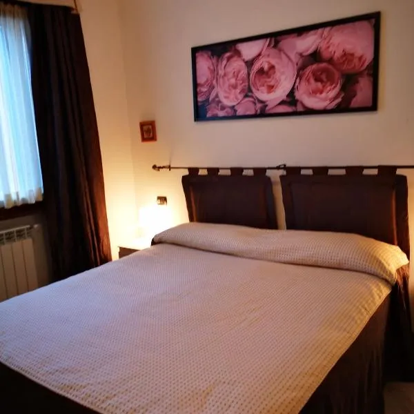 Residence SANTA CROCE Delebio Provincia di Sondrio，位于多马索的酒店