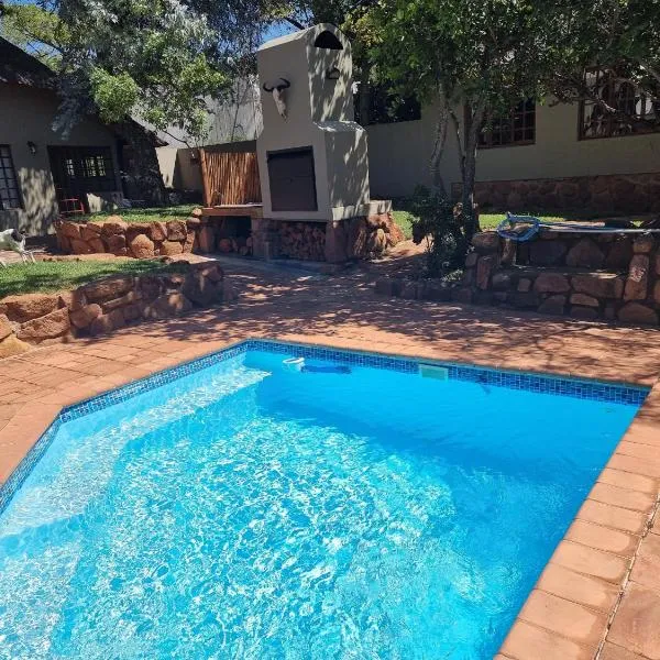 Milkwood Cottage Mabalingwe，位于沃姆巴斯的酒店