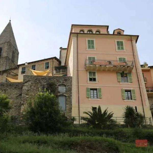 La Casa Rosa，位于Castel Vittorio的酒店