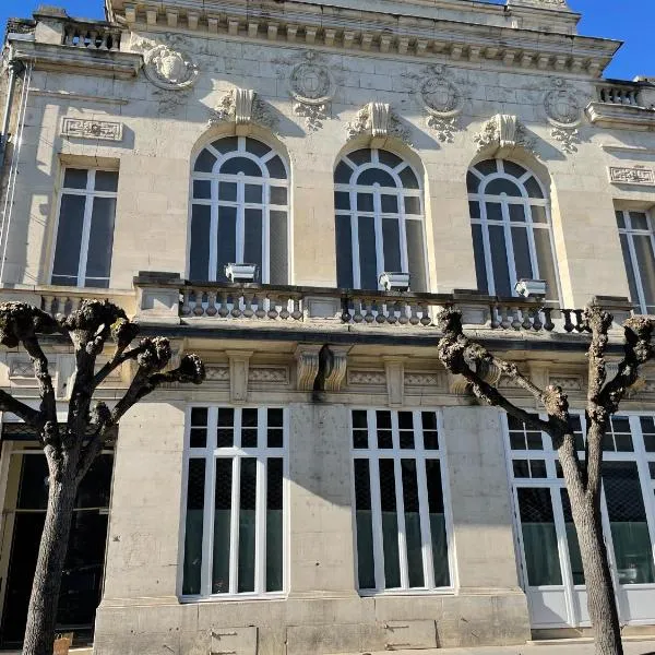 Salon Boyer，位于埃佩尔奈的酒店
