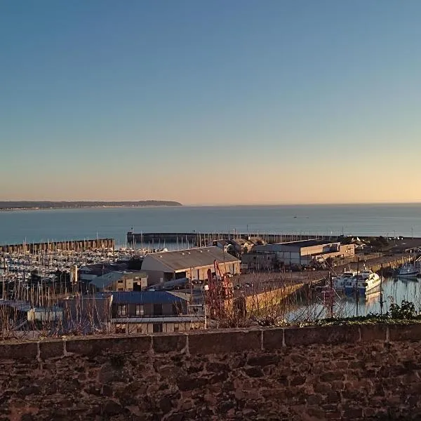 La Maison de l'Amiral vue sur mer à Granville，位于格朗维尔的酒店