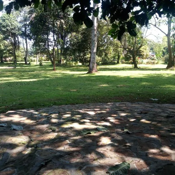 Philo Leisure Gardens，位于Kalangala的酒店