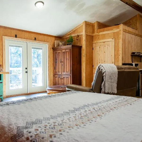 Kick Back Ranch，位于Ramer的酒店