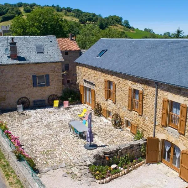 Chambres d'hôtes Entre Dolmens et Fontaines，位于Saint-Martin-de-Lenne的酒店