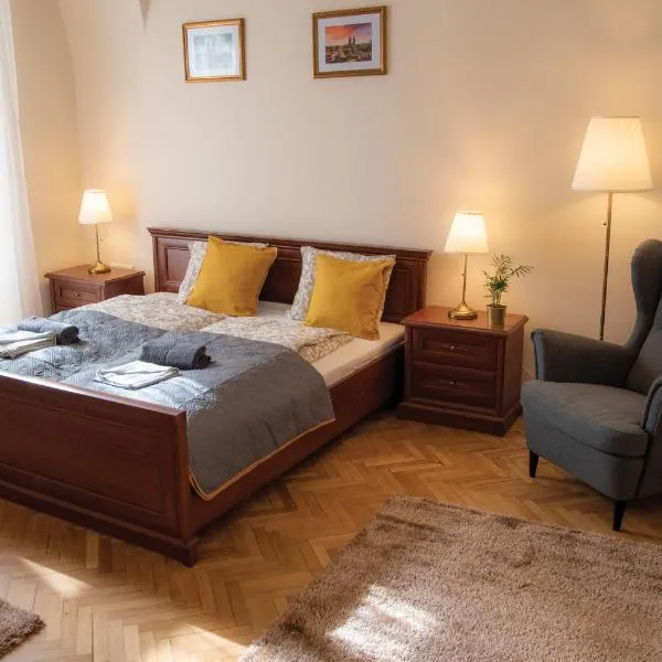 Theatroom Apartman，位于埃格尔的酒店