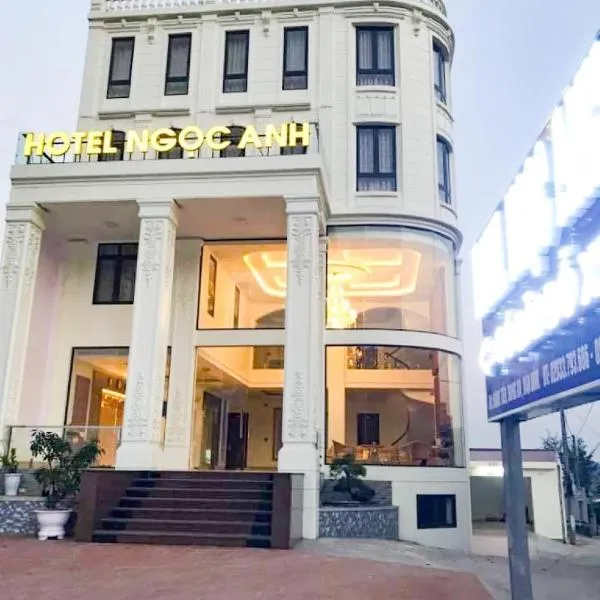 Hotel Ngoc Anh - Van Don，位于Cái Rồng的酒店