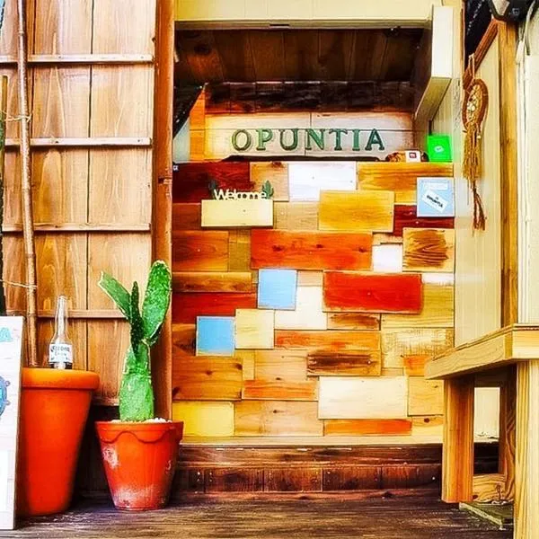 ゲストハウス オプンティア Guesthouse Opuntia，位于石垣岛的酒店